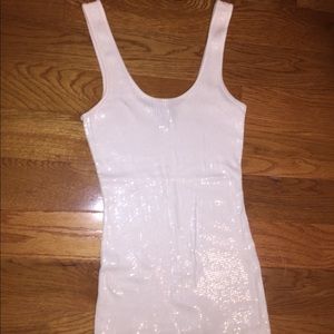 1 White sequenced tank